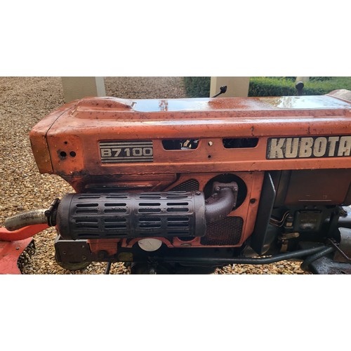 500 - A VINTAGE B7100 KUBOTA COMPACT TRACTOR
Diesel, with grass cutter trailer.

Condition: in working ord... 