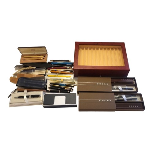 25 - CROSS, A COLLECTION OF VINTAGE BALLPOINT PENS
To include a gold plated set in fitted box, together w... 