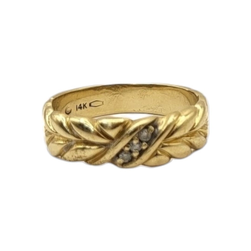 118 - A 14CT GOLD AND DIAMOND WHEATSHEAF RING
Having row of three round cut diamonds in a rope twist desig... 