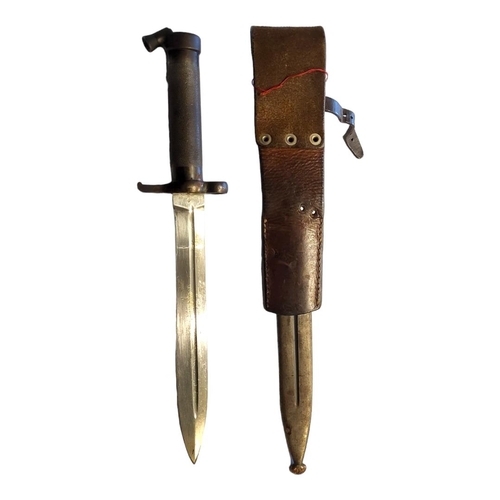 390 - AN EARLY 20TH CENTURY SWEDISH ARMY BAYONET
Having a textured steel handle ,the steel blade marked EK... 