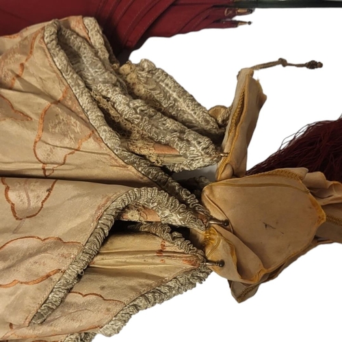 151A - A LATE 19TH/EARLY 20TH CENTURY SILK PARASOL
Hand painted decoration with leaves on peach ground with... 