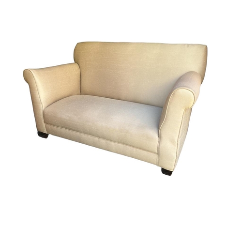 587 - AN EDWARDIAN SINGLE DROP END TWO SEAT SETTEE
In recent cream fabric upholstery, on squat tapering le... 