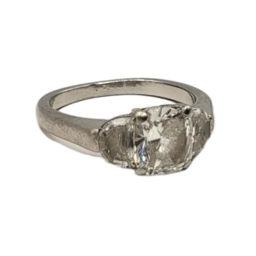 109 - A PLATINUM AND DIAMOND SOLITAIRE RING
The single round cut diamond in a plain mount.
(approx diamond... 