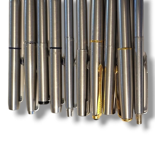 23 - PARKER, A COLLECTION OF TEN VINTAGE FOUNTAIN AND  BALLPOINT PENS
Steel cases.

Condition: good