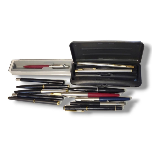 24 - PARKER, A COLLECTION OF VINTAGE FOUNTAIN AND BALLPOINT PENS
Various designs including two cased pens... 