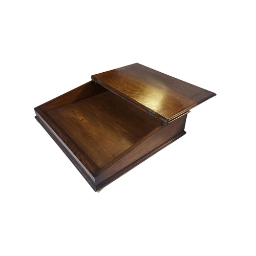 271 - AN EARLY 20TH CENTURY OAK AND LEATHER  TABLE TOP WRITING SLOPE
Having a sloped front with leather an... 