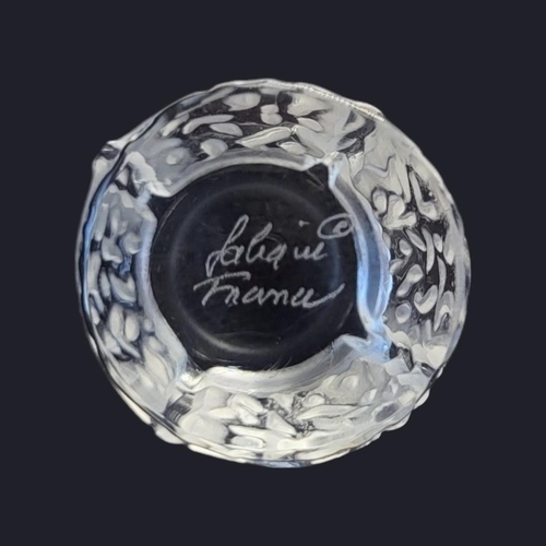 297 - LALIQUE, A VINTAGE FROSTED GLASS  NOVELTY CHAMPAGNE CORK 
Having engraved mark to base,fitted velvet... 