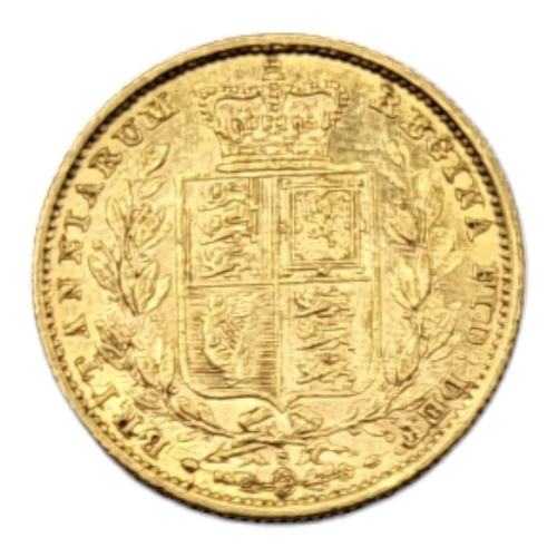 43A - A VICTORIAN 22CT GOLD FULL SOVEREIGN COIN, DATED 1886
With young Victoria portrait bust and shield t... 