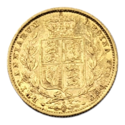 43A - A VICTORIAN 22CT GOLD FULL SOVEREIGN COIN, DATED 1886
With young Victoria portrait bust and shield t... 