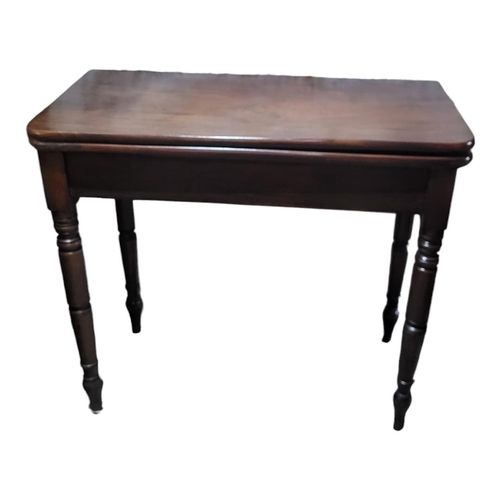 561 - A VICTORIAN SOLID CUBAN MAHOGANY FOLD OVER TEA/DINING TABLE
On turned legs, seats four.
(81cm x 42cm... 