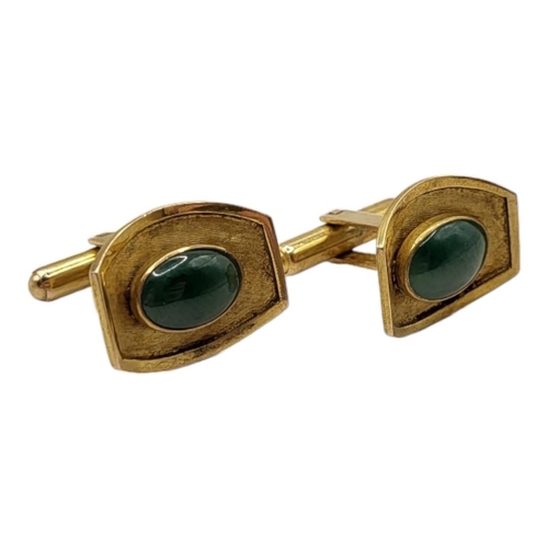 58A - A PAIR OF VINTAGE 14CT GOLD AND JADE GENT’S CUFFLINKS
Each set with an oval cabochon cut stone.
(app... 