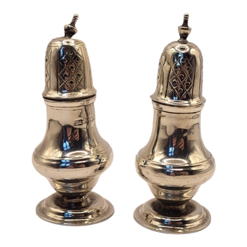 93 - A PAIR OF EDWARDIAN SILVER PEPPERETTES
Having pierced dome finials, hallmarked Sheffield, 1904.
(app... 