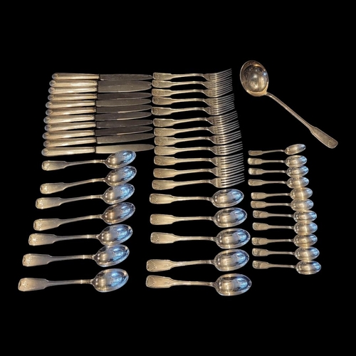 74 - A LATE 19TH/EARLY 20TH CENTURY CONTINENTAL SILVER PLATED LOOSE PART CANTEEN CUTLERY
Thread and shell... 