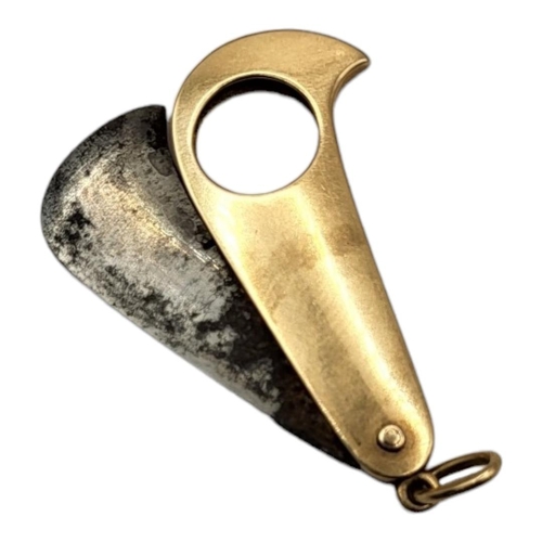 24 - AN EARLY 20TH CENTURY YELLOW METAL CIGAR CUTTER
Curved form with steel blade.
(approx 5cm)

Conditio... 