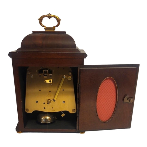 380 - ELLIOT OF LONDON, A 20TH CENTURY WALNUT AND BRASS MANTEL CLOCK
Having a single brass handle,square d... 