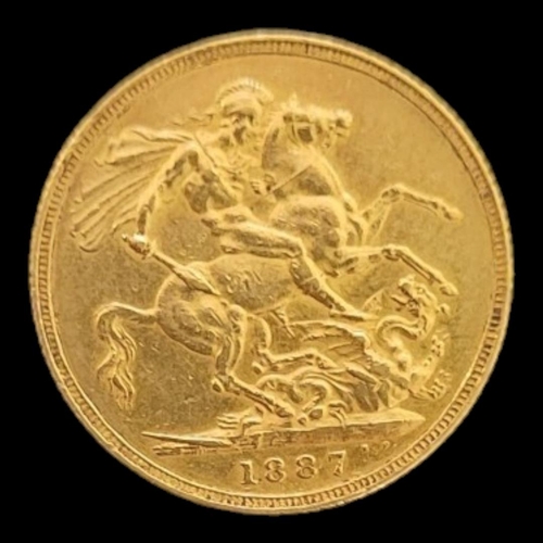 124 - A VICTORIAN 22CT GOLD FULL SOVEREIGN COIN, DATED 1887 
With Jubilee portrait bust and George and Dra... 