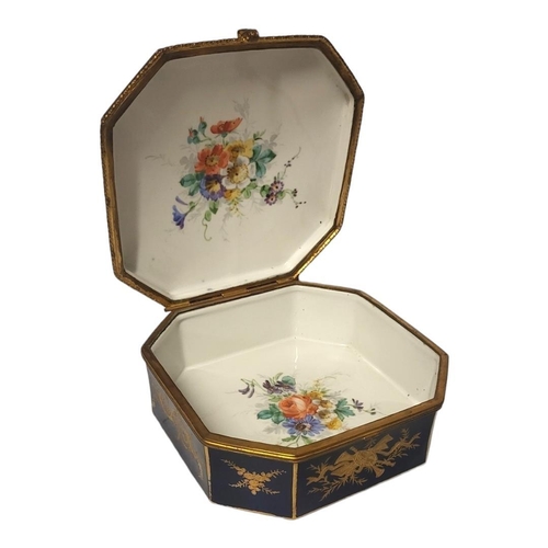 155 - A FINE MID 19TH CENTURY SECOND REPUBLIC PERIOD FRENCH SEVRES STYLE OCTAGONAL HARD PASTE PORCELAIN OR... 