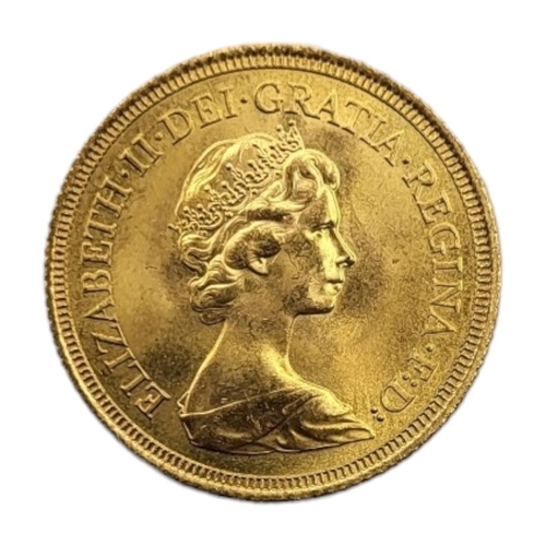 20A - A QUEEN ELIZABETH 22CT GOLD FULL SOVEREIGN COIN, DATED 1974 
With portrait bust and George and Drago... 