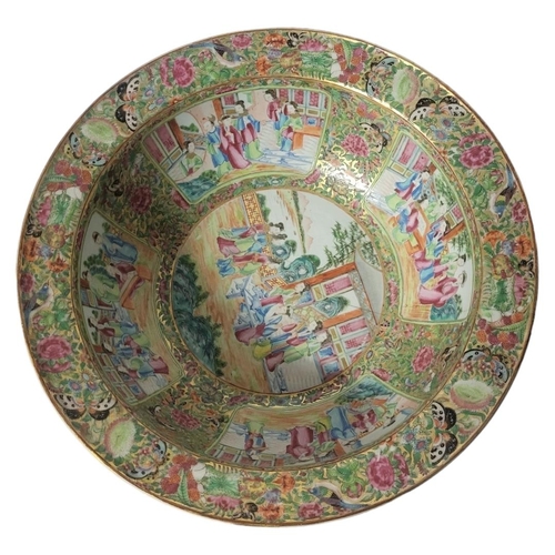 445 - A 19TH CENTURY CHINESE CANTON EXPORT PORCELAIN FAMILLE VERTE BOWL
The interior decorated with bands ... 