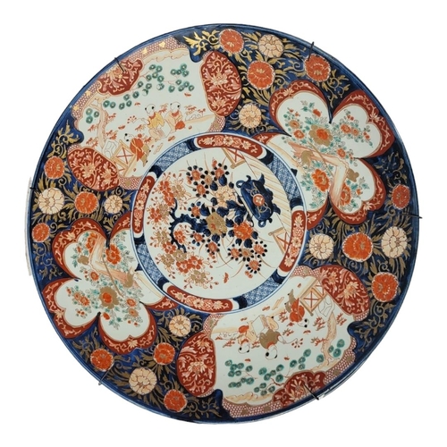 457 - A PAIR OF FINE 19TH CENTURY JAPANESE MEIJI PERIOD, 1868 - 1911, PORCELAIN IMARI CHARGERS OF MAGNUM S... 