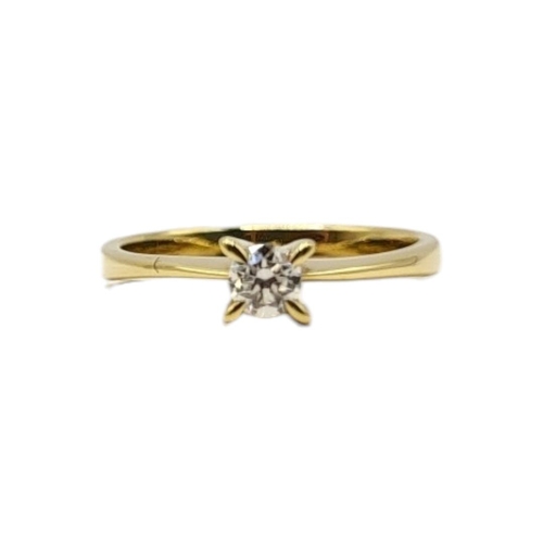 28 - AN 18CT GOLD AND DIAMOND SOLITAIRE RING
Set with a single round cut diamond.
(approx diamond weight ... 