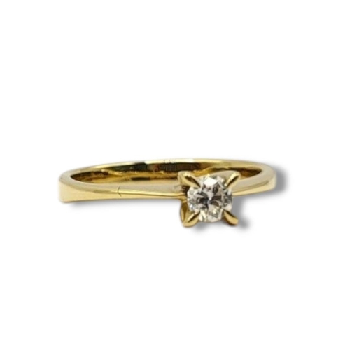 28 - AN 18CT GOLD AND DIAMOND SOLITAIRE RING
Set with a single round cut diamond.
(approx diamond weight ... 