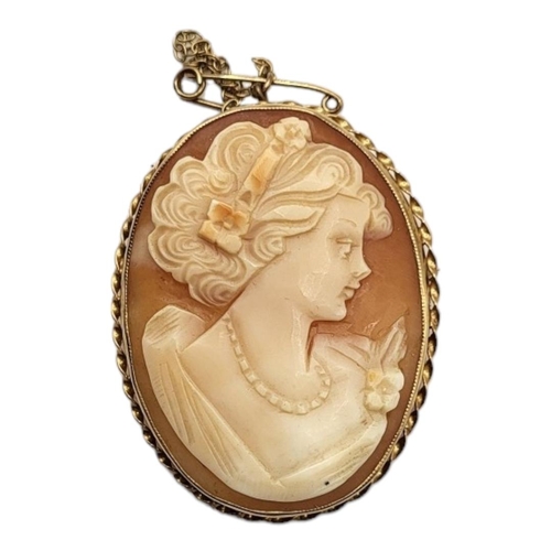 30A - A VINTAGE 9CT GOLD CARVED SHELL OVAL CAMEO BROOCH
In a rope twist mount.
(approx 3.5cm x 4cm)

Condi... 