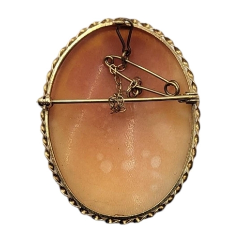 30A - A VINTAGE 9CT GOLD CARVED SHELL OVAL CAMEO BROOCH
In a rope twist mount.
(approx 3.5cm x 4cm)

Condi... 