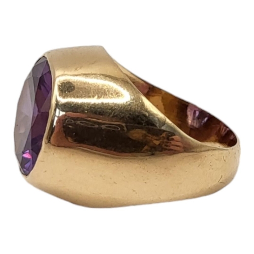 62 - A VINTAGE 14CT GOLD AND AMETHYST GENTS SIGNET RING
Round cut faceted amethyst in plain 14ct gold mou... 