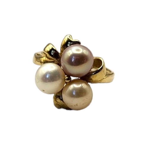 79 - A VINTAGE 14CT GOLD AND PEARL RING
The cluster of pink and white toned cultured pearls in a ribbon d... 