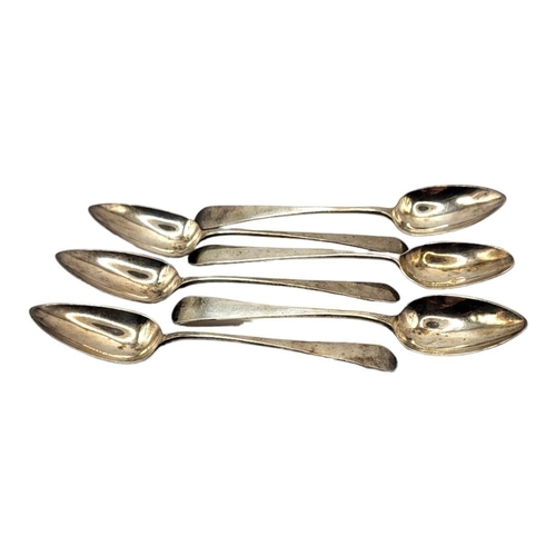 113 - A SET OF SIX ENGLISH ANTIQUE 18TH CENTURY HALLMARKED SILVER TEASPOONS
Consisting of Exeter spoons, b... 