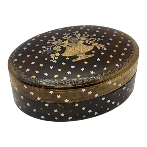 147 - A 19TH CENTURY TORTOISESHELL, GOLD AND SILVER 'PIQUE’ OVAL SNUFF BOX
With inlaid floral design to li... 