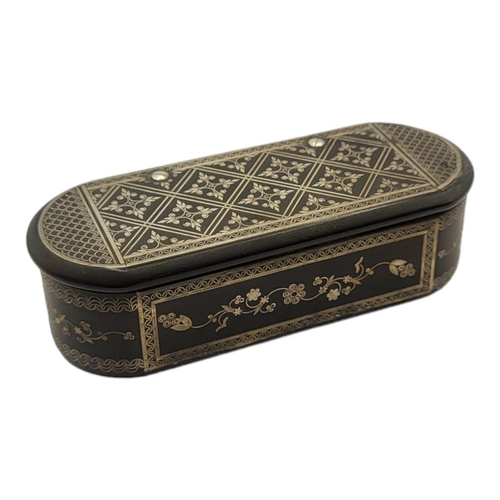 150 - A 19TH CENTURY WHITE METAL AND TORTOISESHELL OVAL SNUFF BOX
With five white metal inlay.
(approx 9.5... 