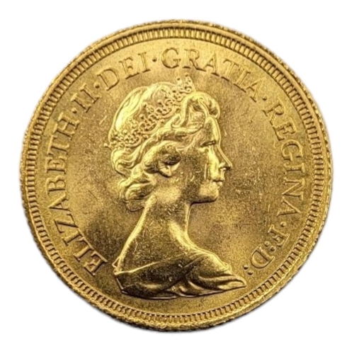 18A - A QUEEN ELIZABETH 22CT GOLD FULL SOVEREIGN COIN, DATED 1974 
With portrait bust and George and Drago... 