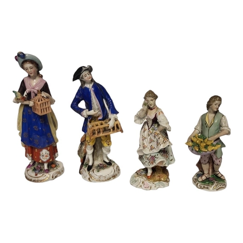 201 - DRESDEN, AN EARLY 20TH CENTURY HARD PASTE PORCELAIN MODEL OF A FRUIT SELLER
Wearing 18th Century lig... 