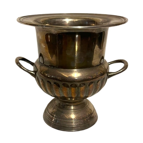 237 - A 20TH CENTURY SILVER PLATED CHAMPAGNE BUCKET 
Twin handled with flutes to base.
(approx 28cm)

Cond... 