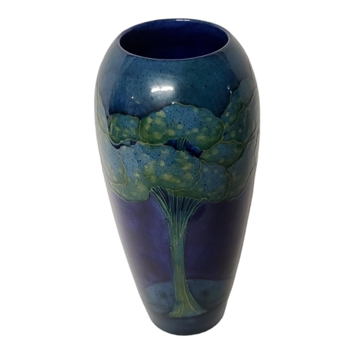 247 - WILLIAM MOORCROFT, A TALL EARLY 20TH CENTURY POTTERY VASE
Moonlight blue pattern, Circa 1925, tubeli... 