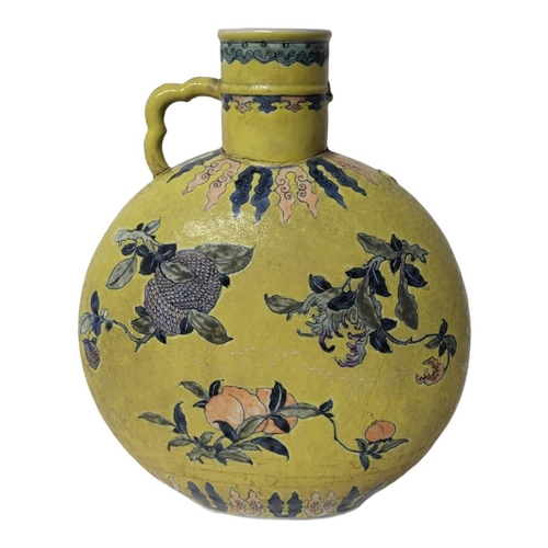 270C - A 19TH CENTURY CHINESE FAMILLE ROSE YELLOW POMEGRANATE AND PEACH MOON FLASK PILGRIM VASE
Earthenware... 