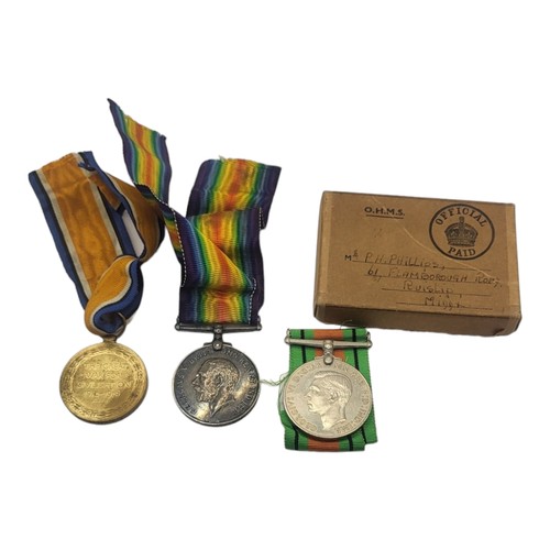 123 - A PAIR OF WWI BRITISH WAR MEDALS
Silver medal and victory medal, awarded to 27792, Private J. Calder... 