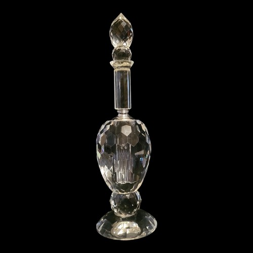 413 - A LARGE VINTAGE CUT GLASS SCENT BOTTLE
Having faceted stopper and body.
(approx 27cm)

Condition: go... 