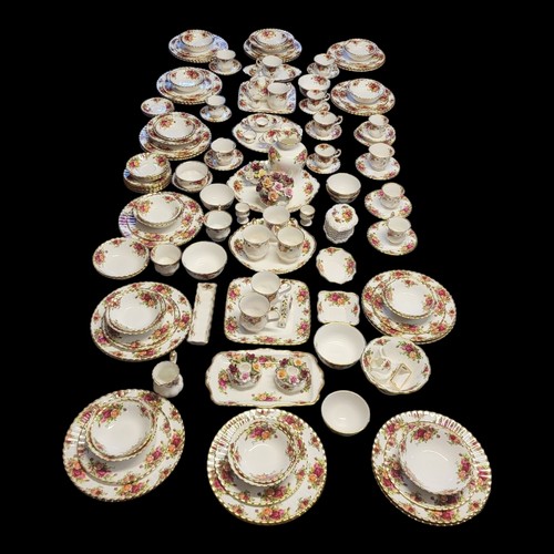 415 - ROYAL ALBERT, AN EXTENSIVE VINTAGE 'COUNTRY ROSES’ PORCELAIN DINNER AND TEA SERVICE
Comprising twent... 