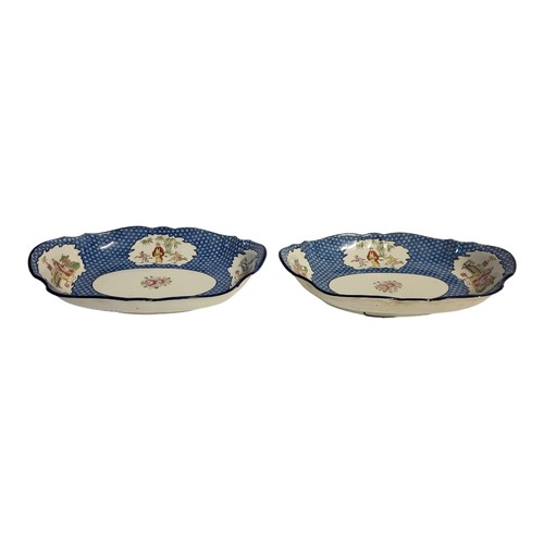 460 - WEDGWOOD, A PAIR OF EARLY 19TH CENTURY PEARLWARE OVAL NAVETTE FORM CHINOISERIE DECORATED SERVING DIS... 