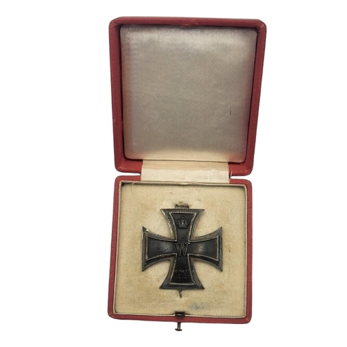 557 - A WWI GERMAN IRON CROSS MEDAL, DATED 1914 
In a red fitted velvet lined box.
(approx 4.2cm)