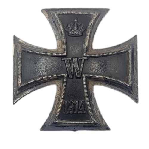 557 - A WWI GERMAN IRON CROSS MEDAL, DATED 1914 
In a red fitted velvet lined box.
(approx 4.2cm)