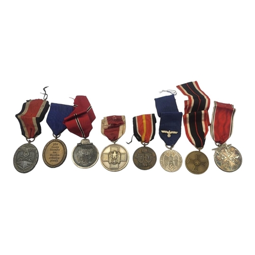 579 - A COLLECTION OF WWII GERMAN MEDALS
To include West Wall medal ,social welfare medal.