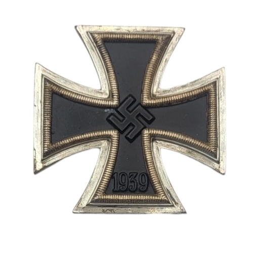 582 - A WWII GERMAN IRON CROSS, DATED 1939 
With black enamel, rear pin marked '107'.
(approx 4.5cm)

Cond... 