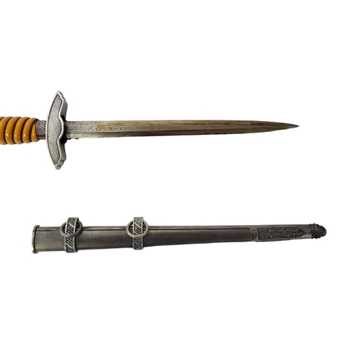 592 - A GERMAN WWII 2ND PATTERN LUFTWAFFE OFFICERS DRESS DAGGER AND SCABBARD, BY E&F HORSTER, SOLINGEN.
(b... 