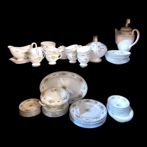 490 - WEDGWOOD, A COLLECTION OF VINTAGE PETERSHAM PORCELAIN DINNER AND TEA SERVICE
Comprising a teapot, co... 