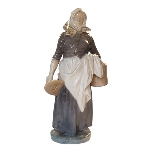 384 - CHRISTIAN THOMPSON FOR ROYAL COPENHAGEN, A HARD PASTE PORCELAIN FIGURE OF A DUTCH FARMER WOMAN, CIRC... 