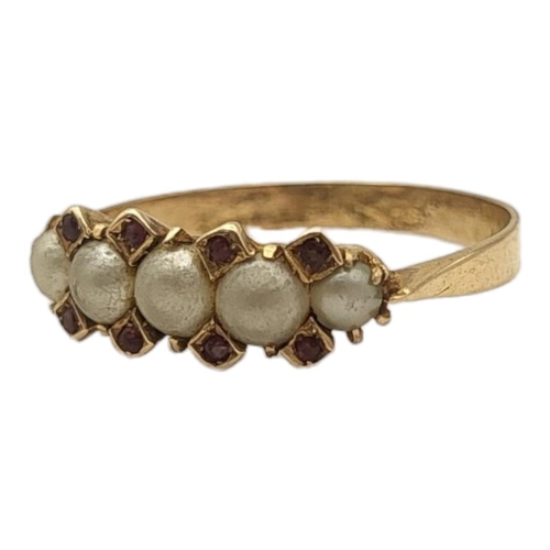 18A - AN EARLY 20TH CENTURY YELLOW METAL, SEED PEARL AND RUBY RING
Five pearls interspersed with rubies.
(... 